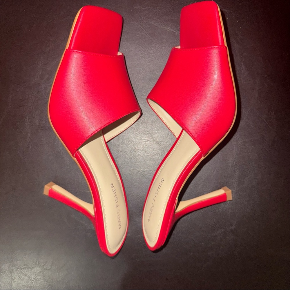 Open toe Red Heels - Picture 4 of 4